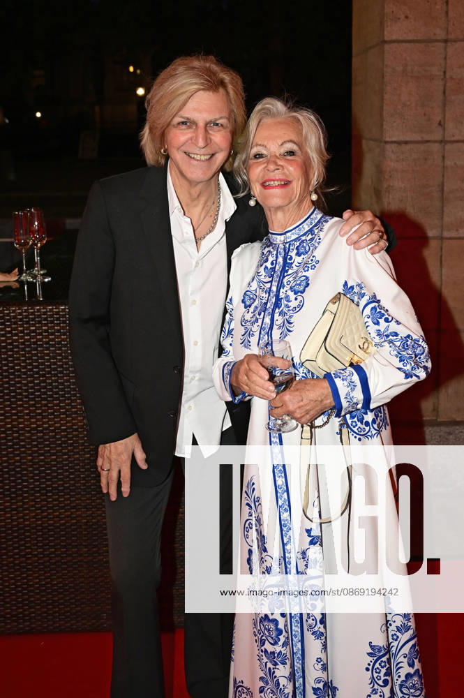 Ritchie Barton and Dorit Gäbler at the 18th Hope Gala 2026 at the Schauspielhaus Dresden, October 10, 2026 Foto:xM.xWehnertx xFuturexImagex hope_6168