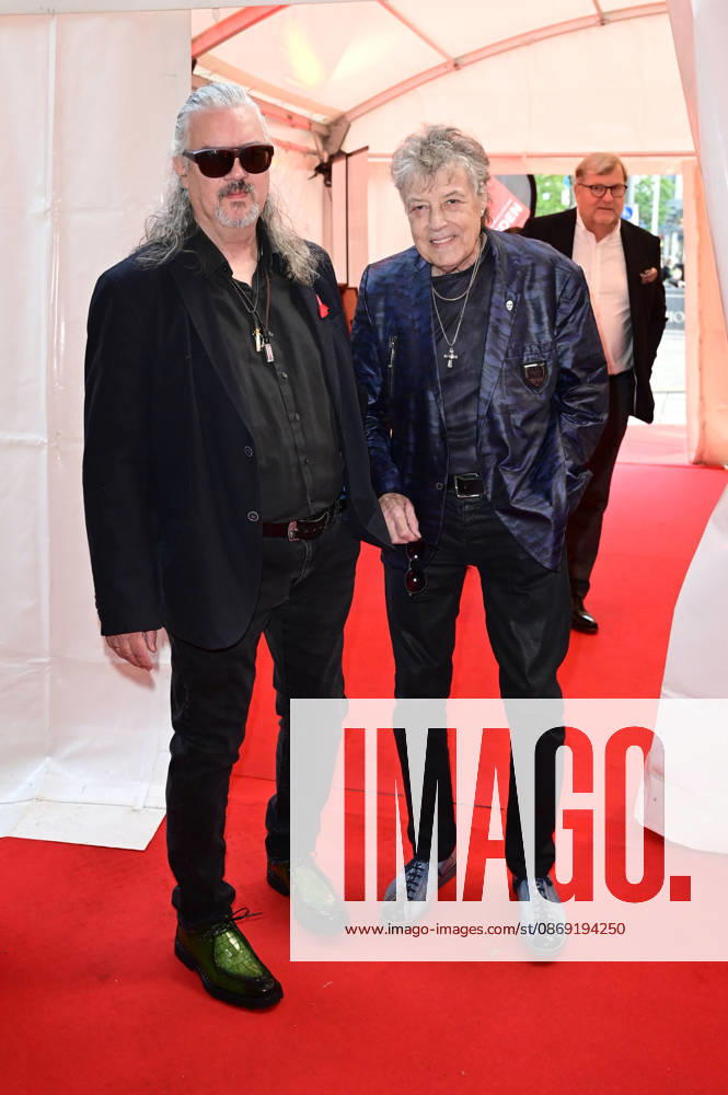 Hans Jürgen Jäcki Reznicek and Dieter Quaster Hertrampf at the 18th Hope Gala 2026 at the Schauspielhaus Dresden, October 10, 2026 Foto:xM.xWehnertx xFuturexImagex hope_6179