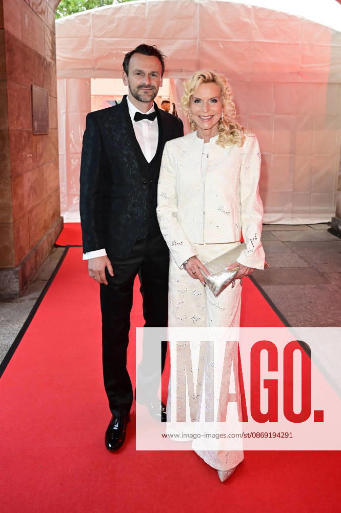 Victoria Herrmann with her husband David Böthig at the 18 Hope Gala 2026 at the Schauspielhaus Dresden, October 10, 2026 Foto:xM.xWehnertx xFuturexImagex hope_6207