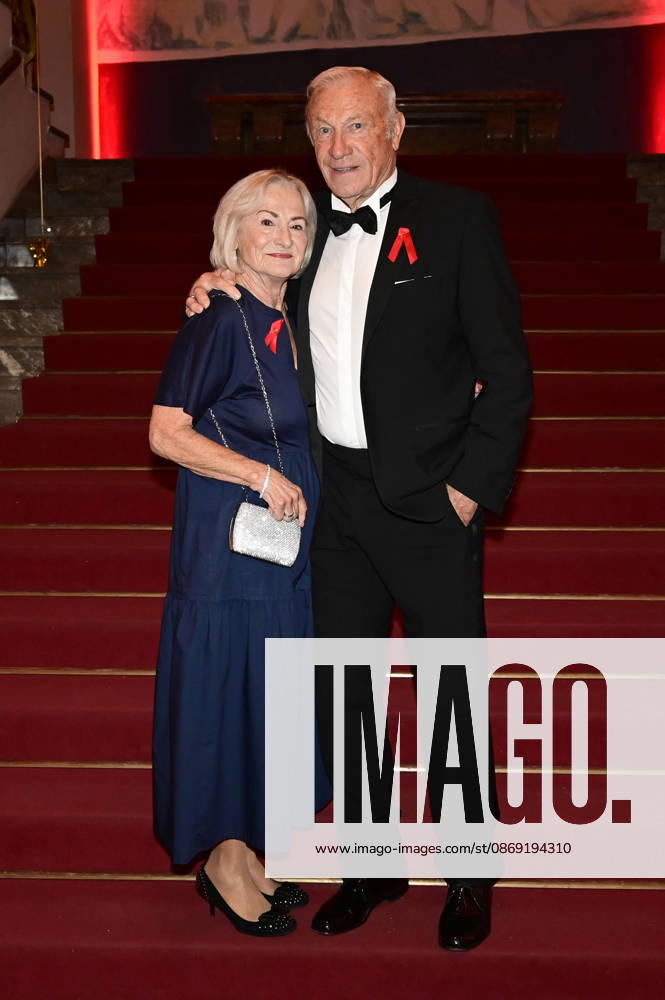 Eduard Geyer with his wife, Angelika Geyer, at the 18 Hope Gala 2026 at the Schauspielhaus Dresden, October 10, 2026 Foto:xM.xWehnertx xFuturexImagex hope_6226
