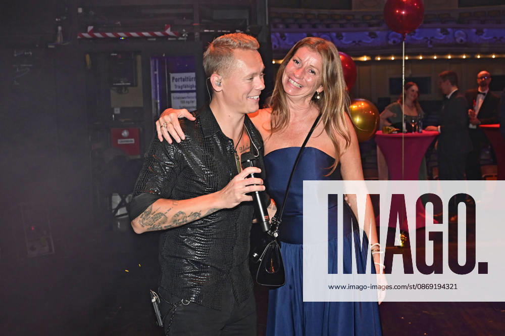 Milan Devinne with a guest at the 18 Hope Gala 2026 at the Schauspielhaus Dresden, October 10, 2026 Foto:xM.xWehnertx xFuturexImagex hope_6231