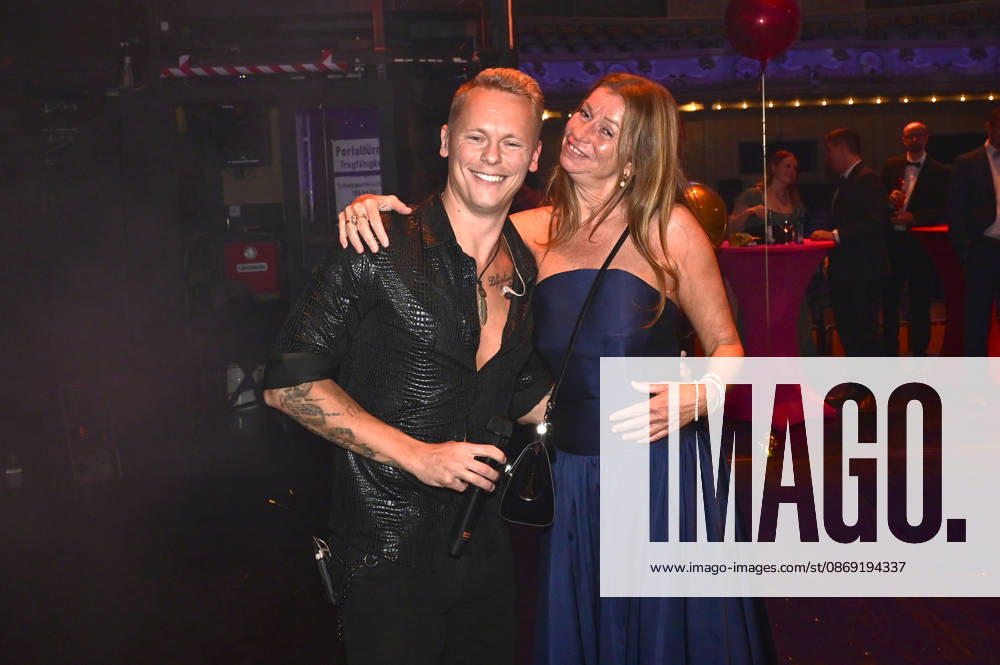 Milan Devinne with a guest at the 18 Hope Gala 2026 at the Schauspielhaus Dresden, October 10, 2026 Foto:xM.xWehnertx xFuturexImagex hope_6230