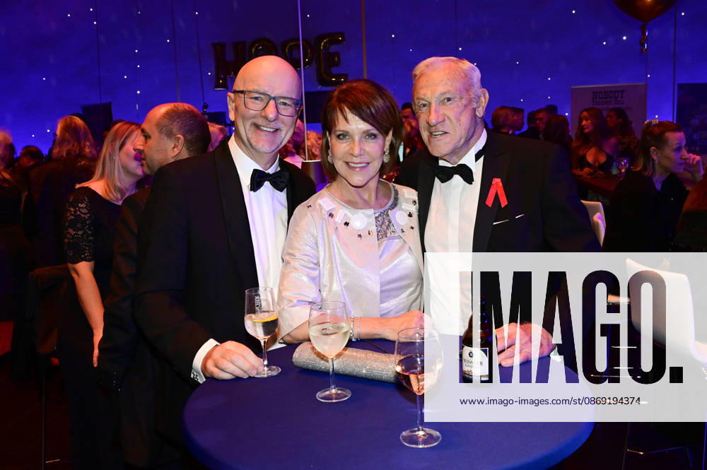 Alexander Putz, Janina Hartwig, and Eduard Geyer at the 18 Hope Gala 2026 at the Schauspielhaus Dresden, October 10, 2026 Foto:xM.xWehnertx xFuturexImagex hope_6267