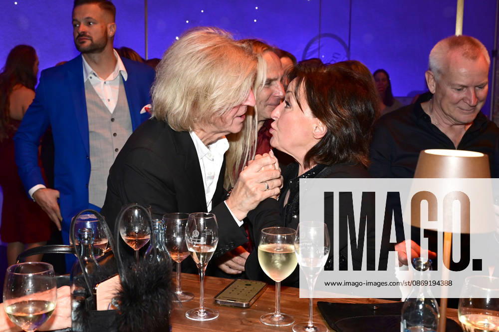 Ritchie Barton, Uwe Hassbecker, and Ute Freudenberg at the 18 Hope Gala 2026 at the Schauspielhaus Dresden, October 10, 2026 Foto:xM.xWehnertx xFuturexImagex hope_6279