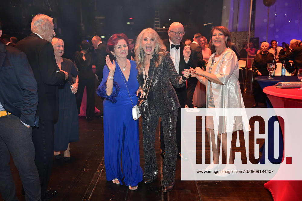 Eduard Geyer, Angelika Geyer, Viola Klein, Petra Zieger, Alexander Putz, and Janina Hartwig at the 18th Hope Gala 2026 at the Schauspielhaus Dresden, October 10, 2026 Foto:xM.xWehnertx xFuturexImagex hope_6298