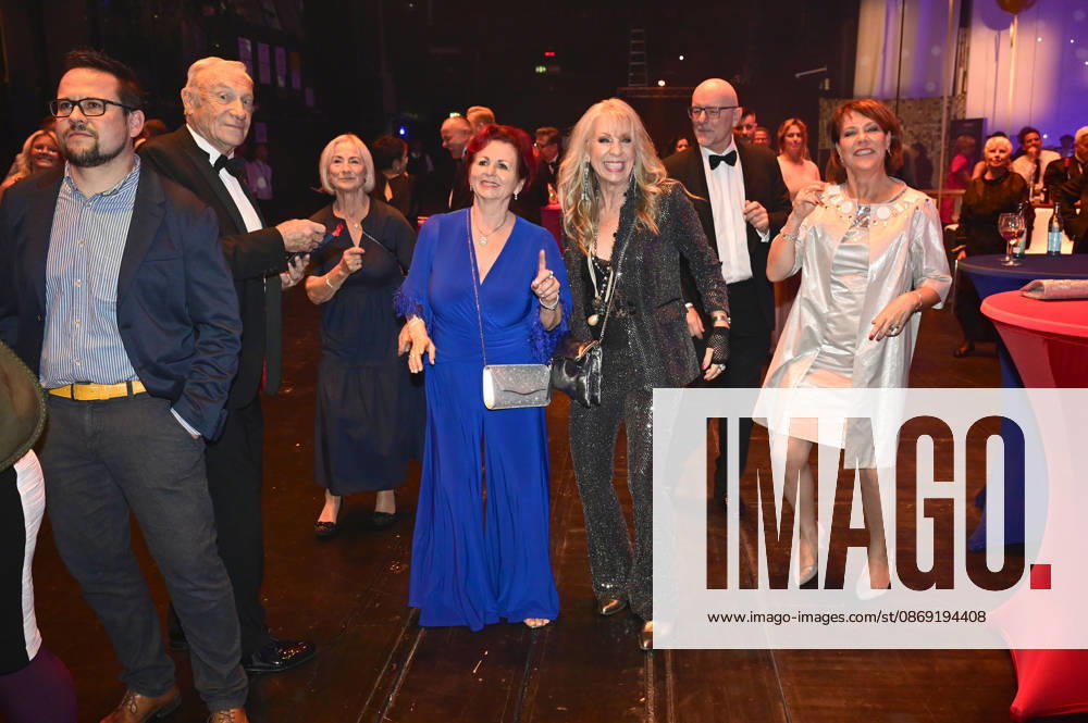 Eduard Geyer, Angelika Geyer, Viola Klein, Petra Zieger, Alexander Putz, and Janina Hartwig at the 18th Hope Gala 2026 at the Schauspielhaus Dresden, October 10, 2026 Foto:xM.xWehnertx xFuturexImagex hope_6299