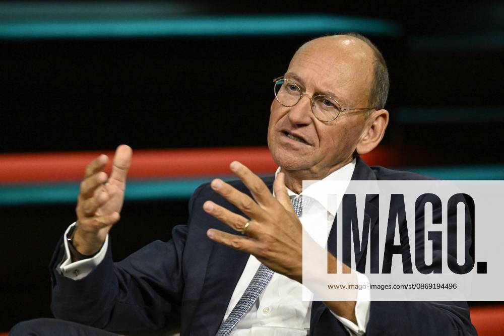 Daniel Stelter, economist, 10:26 a.m. Daniel Stelter on October 8, 2026, on *Markus Lanz*, ZDF TV, talk show, Germany, German, German man, journalist, author, economist, German economist, scientist, publisher, author, sitting sideways, speaking, gesturing