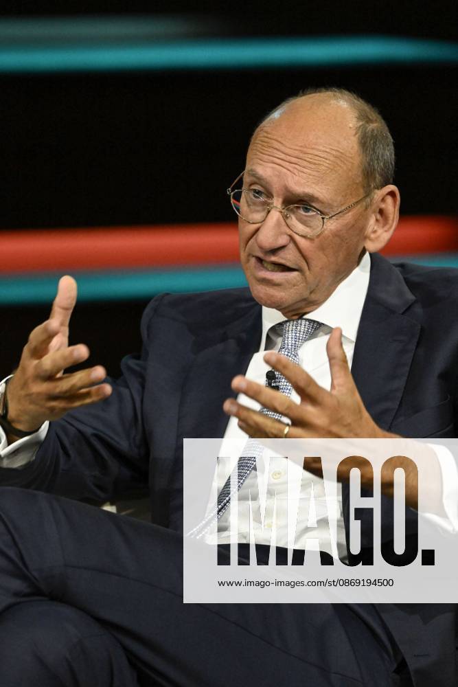 Daniel Stelter, economist, 10:26 a.m. Daniel Stelter on October 8, 2026, on *Markus Lanz*, ZDF TV, talk show, Germany, German, German man, journalist, author, economist, German economist, scientist, publisher, author, sitting upright, speaking, gesturing