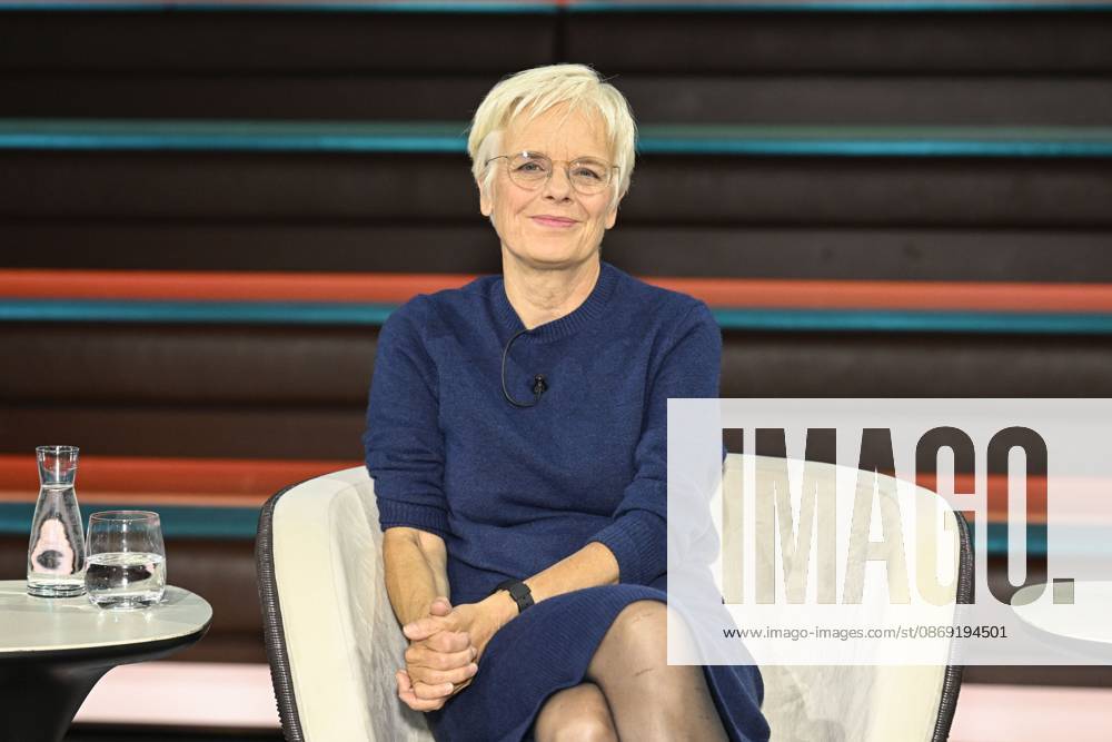 Ulrike Herrmann, journalist, 10 26. Ulrike Herrmann on October 8, 2026, on *Markus Lanz*, ZDF TV, talk show, Germany, German, German woman, journalism, *taz*, German female journalist, journalism, sitting sideways, smiling