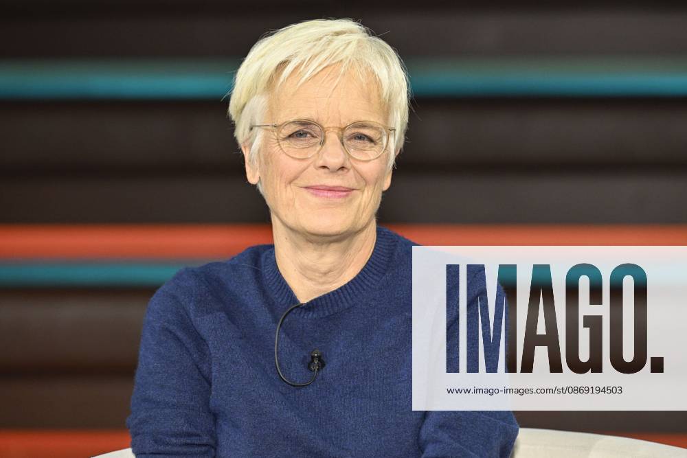 Ulrike Herrmann, journalist, 10 26. Ulrike Herrmann on October 8, 2026, on *Markus Lanz*, ZDF TV, talk show, Germany, German, German woman, journalism, *taz*, German female journalist, journalism, *quer*, portrait, smiling