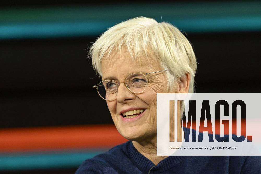 Ulrike Herrmann, journalist, 10 26. Ulrike Herrmann on October 8, 2026, on *Markus Lanz*, ZDF TV, television, talk show, Germany, German, German woman, journalism, *taz*, German female journalist, journalism, *quer*, portrait, smiling, speaking