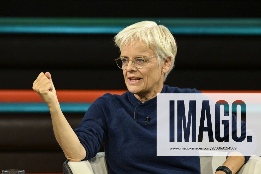 Ulrike Herrmann, journalist, 10 26. Ulrike Herrmann on October 8, 2026, on *Markus Lanz*, ZDF TV, talk show, Germany, German, German woman, journalism, *taz*, German female journalist, journalism, sitting sideways, speaking, gesturing