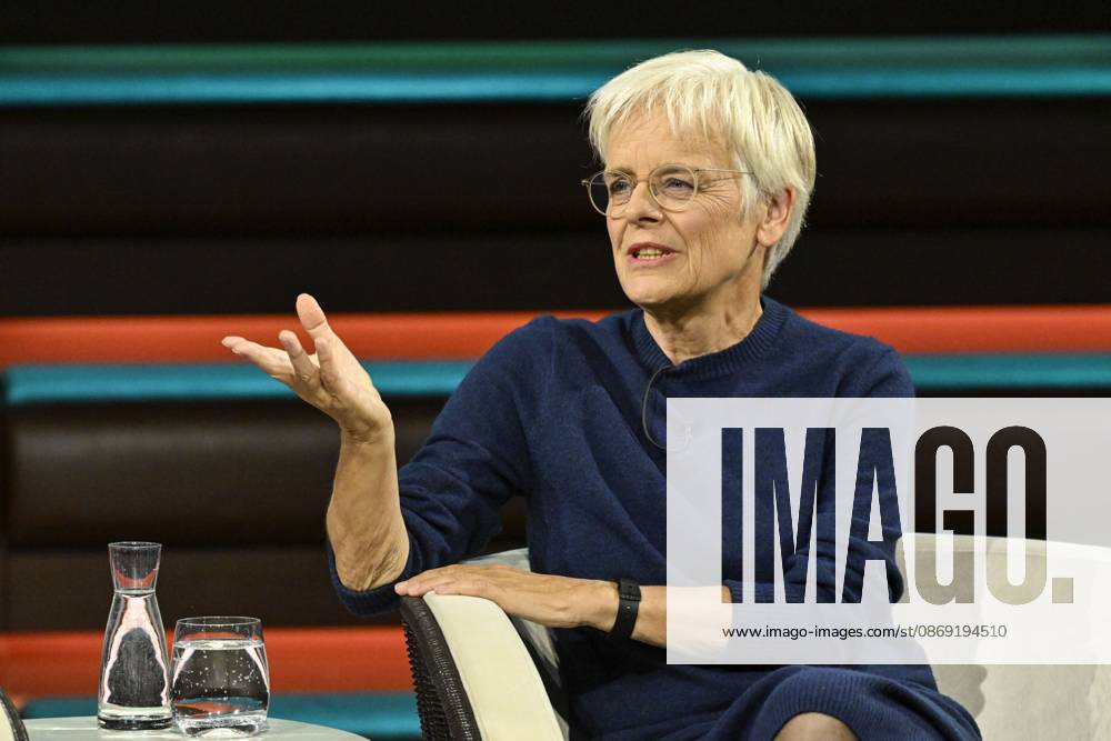 Ulrike Herrmann, journalist, 10 26. Ulrike Herrmann on October 8, 2026, on *Markus Lanz*, ZDF TV, talk show, Germany, German, German woman, journalism, *taz*, German female journalist, journalism, sitting sideways, speaking, gesturing