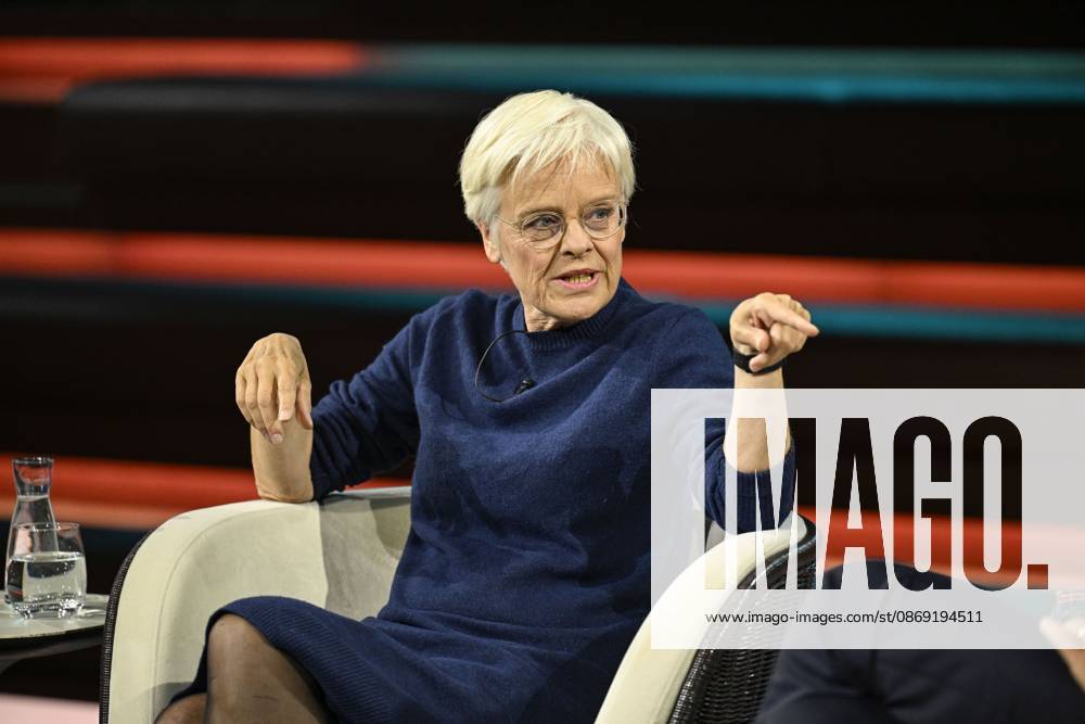 Ulrike Herrmann, journalist, 10 26. Ulrike Herrmann on October 8, 2026, on *Markus Lanz*, ZDF TV, talk show, Germany, German, German woman, journalism, *taz*, German female journalist, journalism, sitting sideways, speaking, gesturing