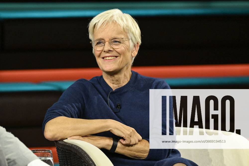 Ulrike Herrmann, journalist, 10 26. Ulrike Herrmann on October 8, 2026, on *Markus Lanz*, ZDF TV, talk show, Germany, German, German woman, journalism, *taz*, German female journalist, journalism, sitting sideways, smiling