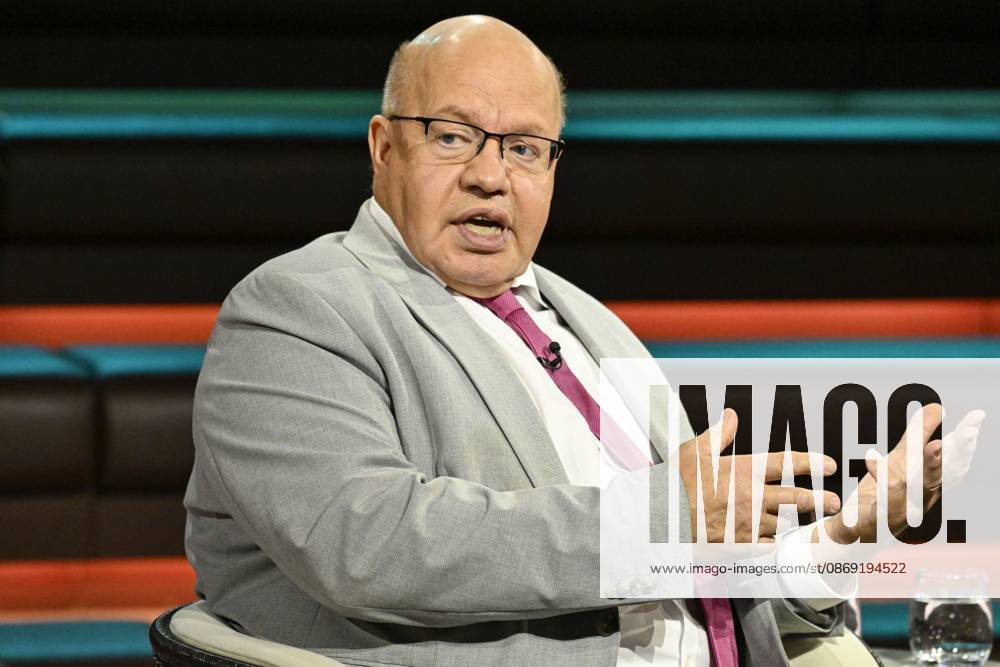 Peter Altmaier, politician, 10 26. Peter Altmaier on October 8, 2026, on *Markus Lanz*, ZDF TV, talk show, Germany, German, German man, politics, CDU, German politician, sitting sideways, speaking, gesturing