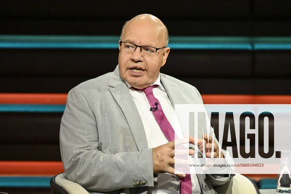 Peter Altmaier, politician, 10 26. Peter Altmaier on October 8, 2026, on *Markus Lanz*, ZDF TV, talk show, Germany, German, German man, politics, CDU, German politician, sitting sideways, speaking, gesturing