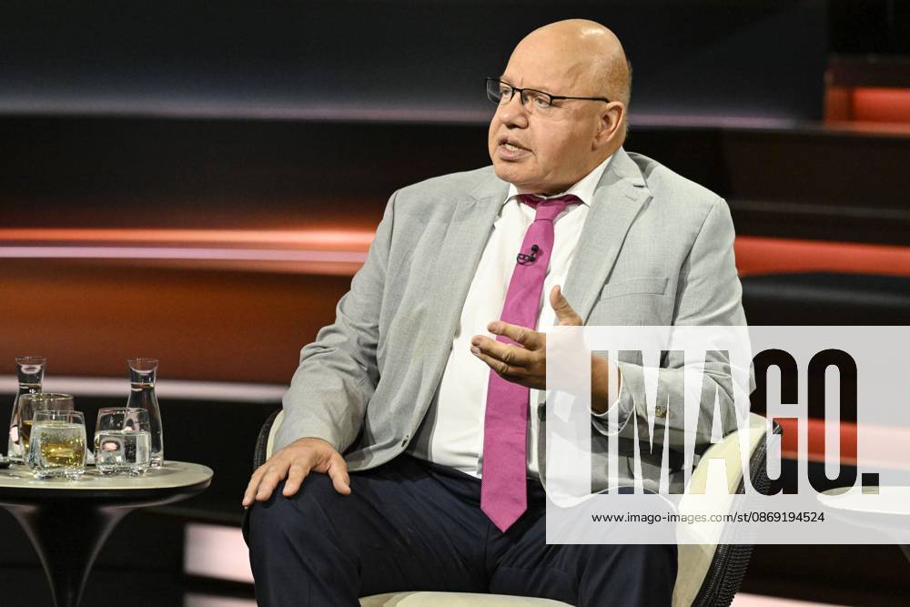 Peter Altmaier, politician, 10 26. Peter Altmaier on October 8, 2026, on *Markus Lanz*, ZDF TV, talk show, Germany, German, German man, politics, CDU, German politician, sitting sideways, speaking, gesturing
