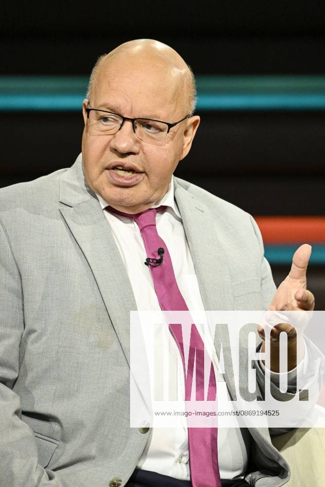 Peter Altmaier, politician, 10 26. Peter Altmaier on October 8, 2026, on *Markus Lanz*, ZDF TV, talk show, Germany, German, German man, politics, CDU, German politician, sitting upright, speaking, gesturing