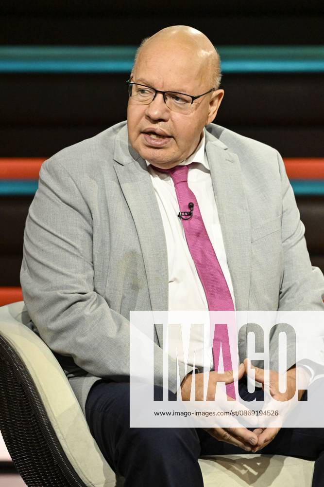 Peter Altmaier, politician, 10 26. Peter Altmaier on October 8, 2026, on *Markus Lanz*, ZDF TV, talk show, Germany, German, German man, politics, CDU, German politician, sitting upright, speaking, gesturing