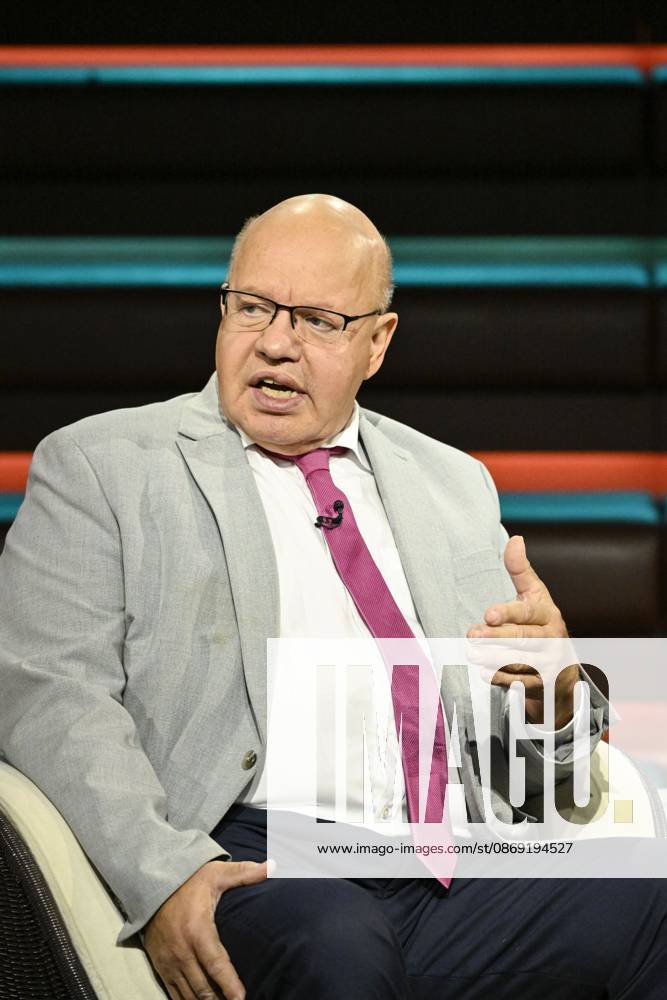 Peter Altmaier, politician, 10 26. Peter Altmaier on October 8, 2026, on *Markus Lanz*, ZDF TV, talk show, Germany, German, German man, politics, CDU, German politician, sitting upright, speaking, gesturing