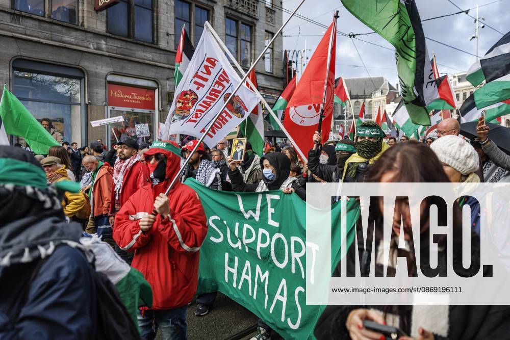AMSTERDAM - Demonstrators during a national protest on Dam Square marking the conclusion of the nationwide week of action for sanctions against Israel. According to various activist groups, despite the ceasefire , the genocide against the Palestinian people continues unabated. KOEN VAN WEEL ANP netherlands out - belgium out
