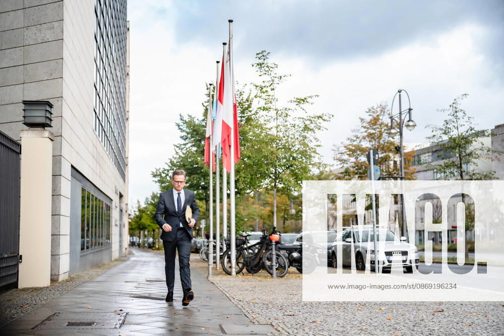 Carsten Linnemann, Federal Minister of Health, upon his arrival at the Konrad Adenauer House for the CDU of Germany’s Executive Committee Retreat in Berlin, October 2026, Berlin, Berlin, Germany, Konrad Adenauer House