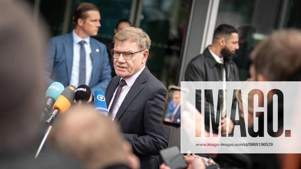 Johann Wadephul, Minister of Foreign Affairs, delivers a statement in front of the Konrad Adenauer House on the latest developments in Ukraine. CDU Germany Executive Committee Retreat in Berlin, October 2026, Berlin, Germany, Konrad Adenauer House