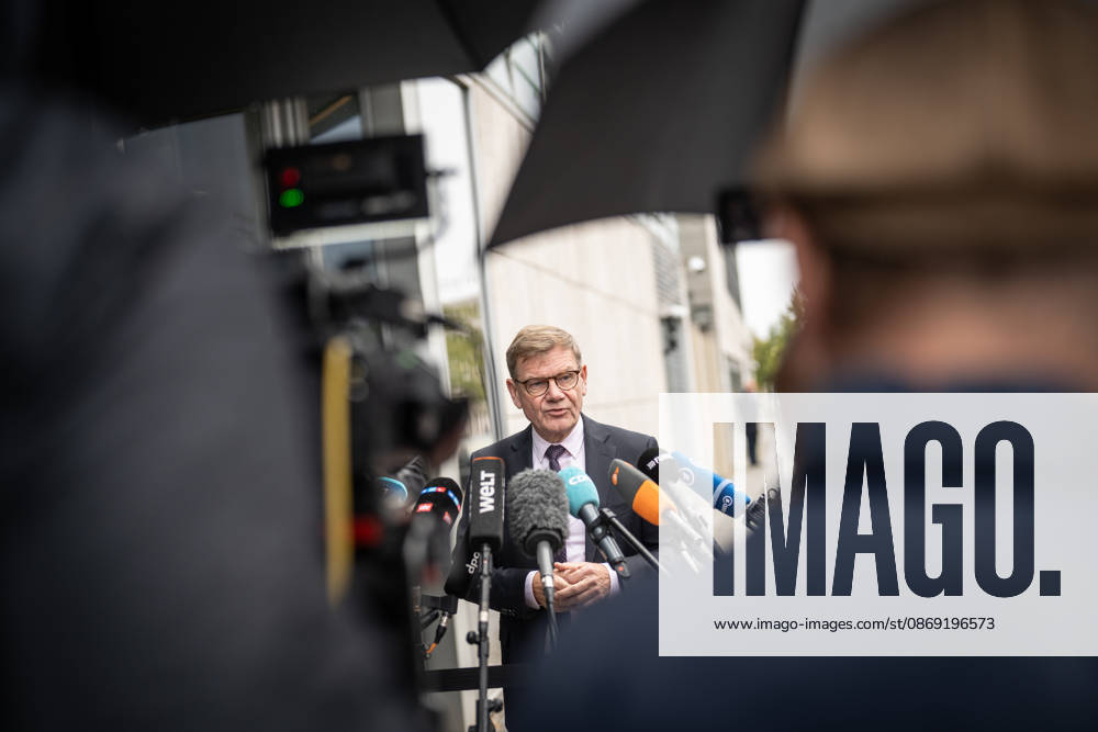 Johann Wadephul, Minister of Foreign Affairs, delivers a statement in front of the Konrad Adenauer House on current developments in Ukraine. CDU Germany Executive Committee Retreat in Berlin, October 2026, Berlin, Berlin, Germany, Konrad Adenauer House