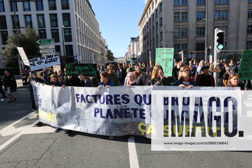 This image shows the Climate March 2026, organized by the Climate Coalition, in Brussels, on Sunday 11 October 2026. The Climate Coalition demands the federal and regional governments to stop subsidizing polluting industrial activities in Belgium and levy higher taxes on these companies. NICOLASxMAETERLINCK 189449913