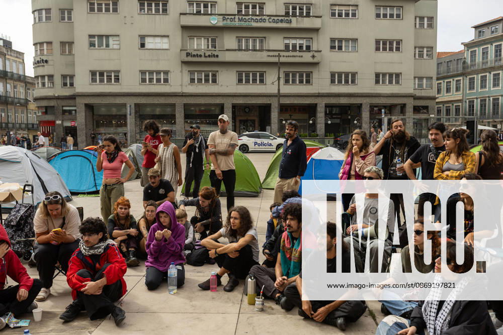 Demonstrations against housing affordability, in Porto, Portugal - 11 Oct 2026 Participants have a public assembly beside a temporary encampment in Praça D. João I during an overnight occupation organized by the Não Dá Mais Para Viver Assim movement following demonstrations against the housing crisis and rising living costs. Porto Portugal