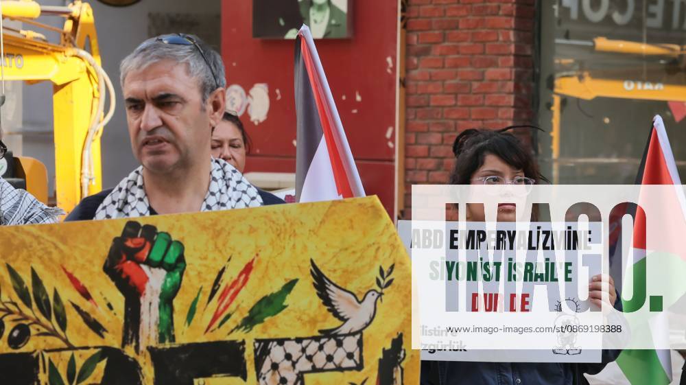 Â°Zmir, ToÂ¼rkiye: IZMIR, TURKEY, OCTOBER 11, 2026: Pro-Palestinian demonstrators gather outside the Turkan Saylan Cultural Center in Izmir during a protest organized by the local branch of the Association for the Freedom of Palestinians. Participants condemn Israeli military operations in Gaza and criticize US support for Israel, calling attention to Palestinian civilian casualties since October 7, 2023. The demonstration concludes at Gundogdu Square, where participants throw carnations into the sea in remembrance of Palestinians killed during the conflict. Â°Zmir Türkiye - ZUMAq101 20261011_zna_q101_113