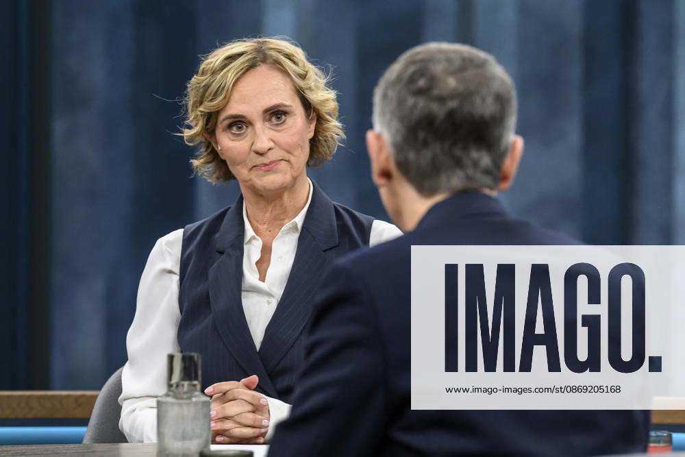 Pictured, from left: Caren Miosga, GER, Berlin, studio, guest on Caren Miosga’s show, political talk show, TV, program, Das Erste, from Studio 20 in Berlin-Adlershof, topic: How will the government get out of the crisis, Mr. Söder? October 11, 2026,