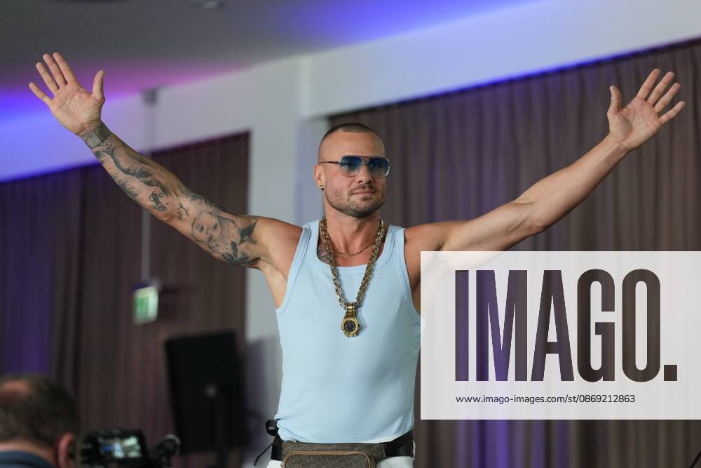 Fame Fighting 2026 Press Conference: Eric Sindermann at the press conference for the fourth edition of Fame Fighting Celebrity Boxing on October 11, 2026, at the Atlantic Hotel in Essen, North Rhine-Westphalia