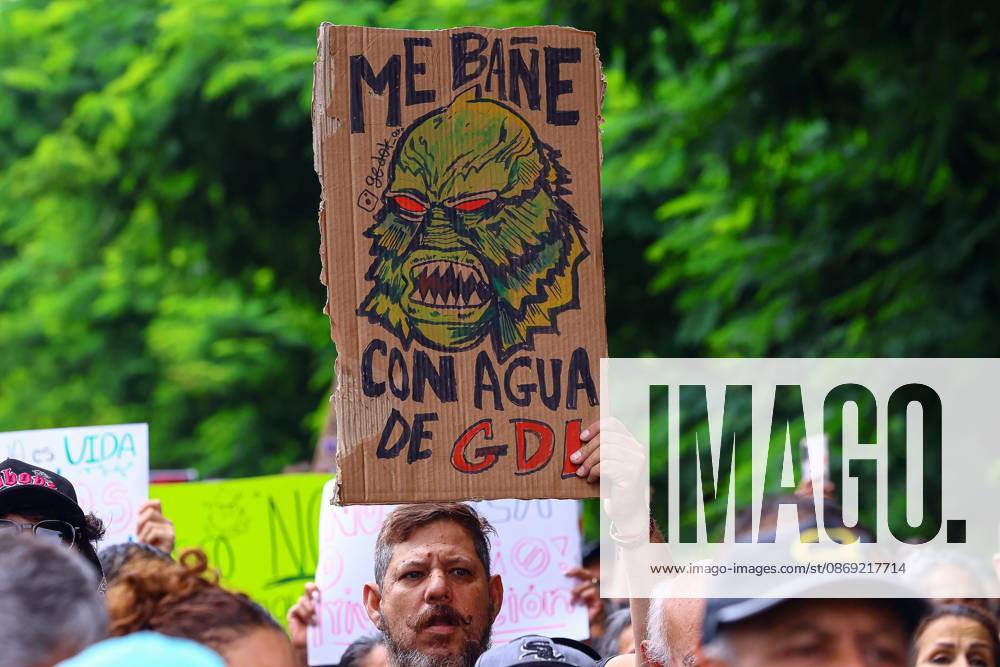 TO-45427- GUADALAJARA 11-10-2026. . La exigencia de agua limpia deriv& xf3; en momentos de tensi& xf3;n y violencia durante la marcha realizada este domingo en Guadalajara. Ciudadanos se movilizaron para denunciar la mala calidad del suministro en la Zona Metropolitana y exigir respuestas a las autoridades. La protesta, que lleg& xf3; a las inmediaciones de Casa Jalisco, registr& xf3; enfrentamientos entre manifestantes y polic& xed;as, as& xed; como reportes de detenciones, en una jornada que evidenci& xf3; el descontento social ante la problem& xe1;tica del agua..Guadalajara. Clasos.com.mx - ZUMAcs4_ 20261011_faa_cs4_029