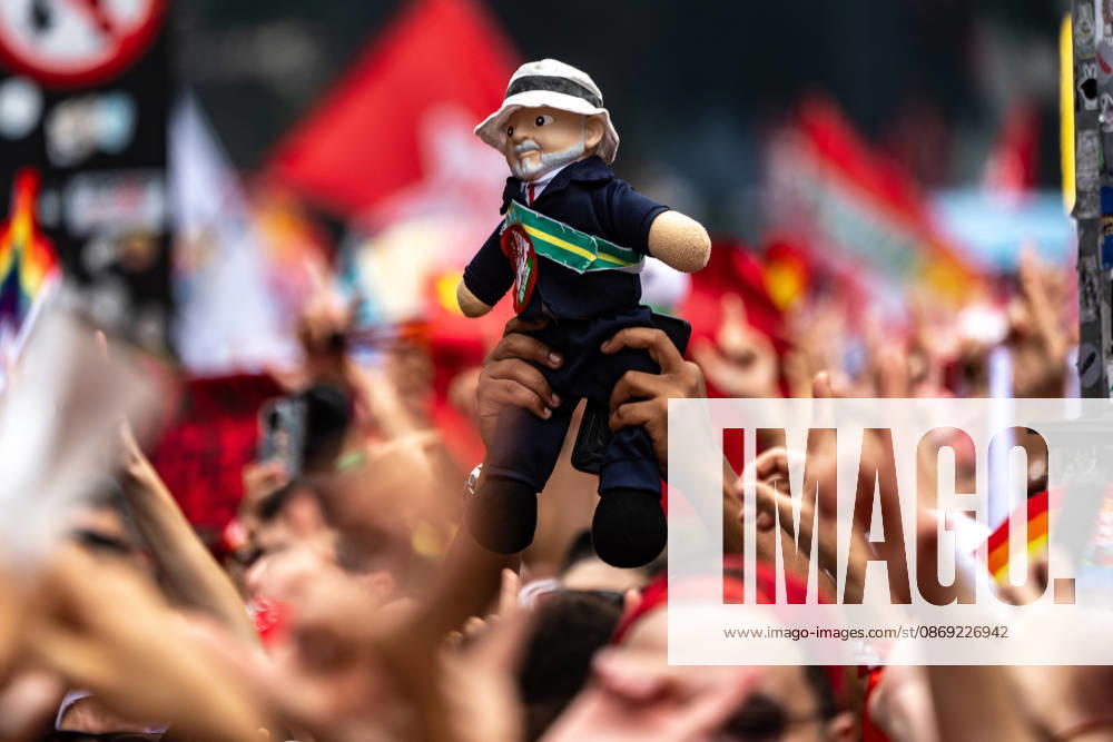 So£o Paulo, Brazil. 11 Oct 2026. The president of Brazil, Luiz Ino¡cio Lula da Silva (PT), takes part in a rally with supporters in So£o Paulo, Brazil, on October 11, 2026. Sao Paulo Brasil - ZUMAl146 20261011_aaf_l146_016