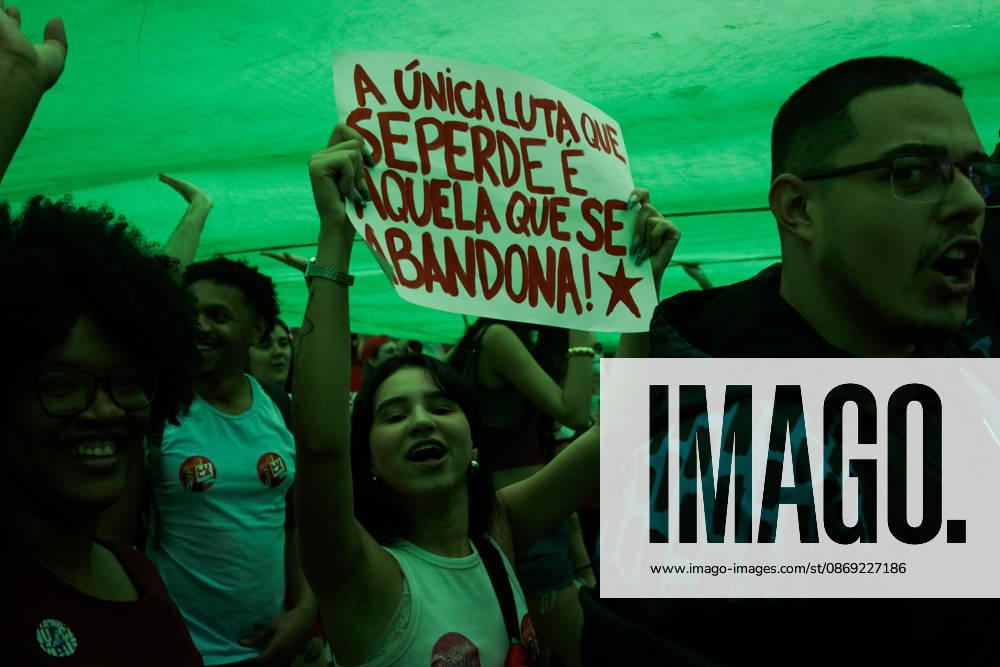 ManifestaoÂßoÂ£o em apoio ao Presidente da RepoÂºblica do Brasil, Lula da Silva, em SoÂ£o Paulo. SoÂ£O Paulo Brazil - ZUMAb296 20261011_zip_b296_001