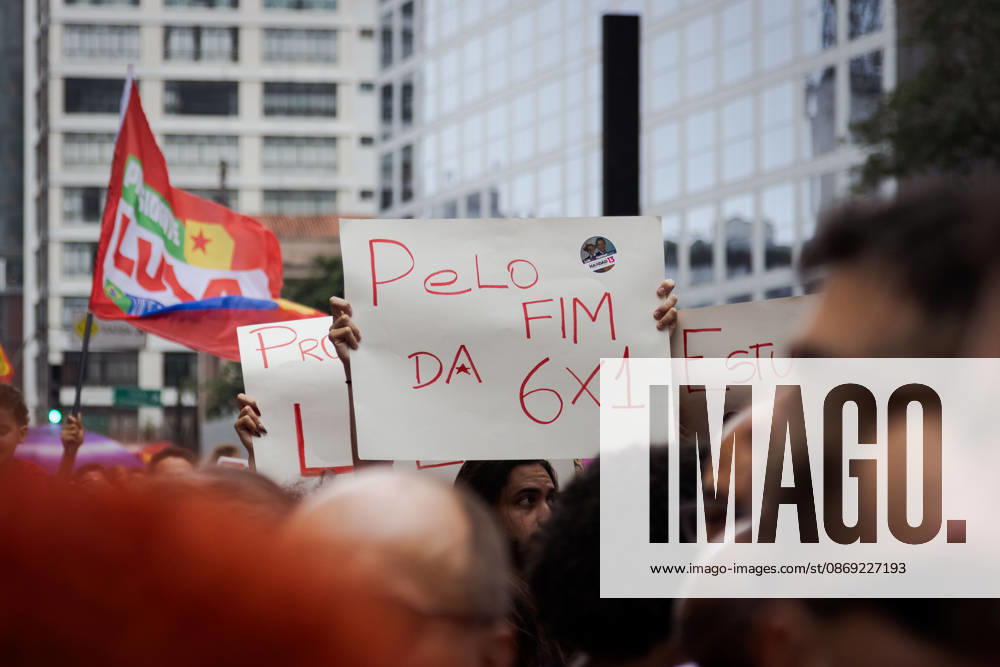 ManifestaoÂßo£o em apoio ao Presidente da Repoºblica do Brasil, Lula da Silva, em So£o Paulo. So£O Paulo Brazil - ZUMAb296 20261011_zip_b296_005