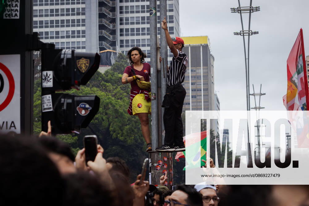 ManifestaoÂßo£o em apoio ao Presidente da Repoºblica do Brasil, Lula da Silva, em So£o Paulo. So£O Paulo Brazil - ZUMAb296 20261011_zip_b296_011