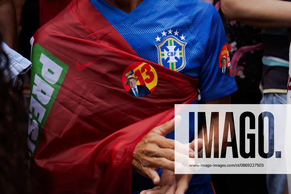 ManifestaoÂßo£o em apoio ao Presidente da Repoºblica do Brasil, Lula da Silva, em So£o Paulo. So£O Paulo Brazil - ZUMAb296 20261011_zip_b296_018