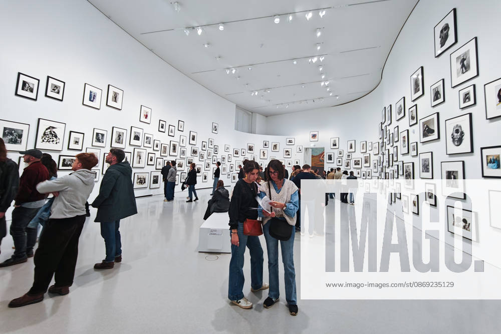 Remember Me Exhibition: The Pinault Collection Showcases Irving Penn in All His Glory, Alongside the Greatest Photographers. A total of 700 photographs by 70 artists are on display at the former Paris Stock Exchange, a dazzling display of 450 photographs by the American artist known for his portraits and still lifes, alongside great names such as Man Ray and Raymond Depardon. On view through January 10. 460399 2026 10 11 PARIS France (no personal information)