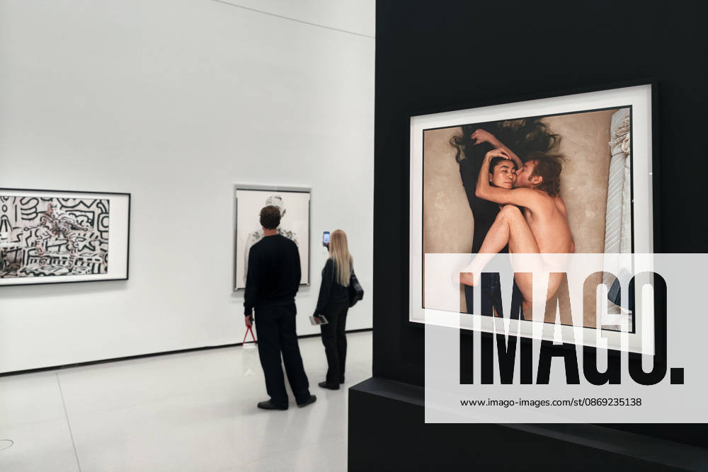 Remember Me Exhibition: The Pinault Collection Showcases Irving Penn in All His Glory, Alongside the Greatest Photographers. A total of 700 photographs by 70 artists are on display at the former Paris Stock Exchange, a dazzling display of 450 photographs by the American artist known for his portraits and still lifes, alongside great names such as Man Ray and Raymond Depardon. On view through January 10. 460399 2026 10 11 PARIS France (no personal information)
