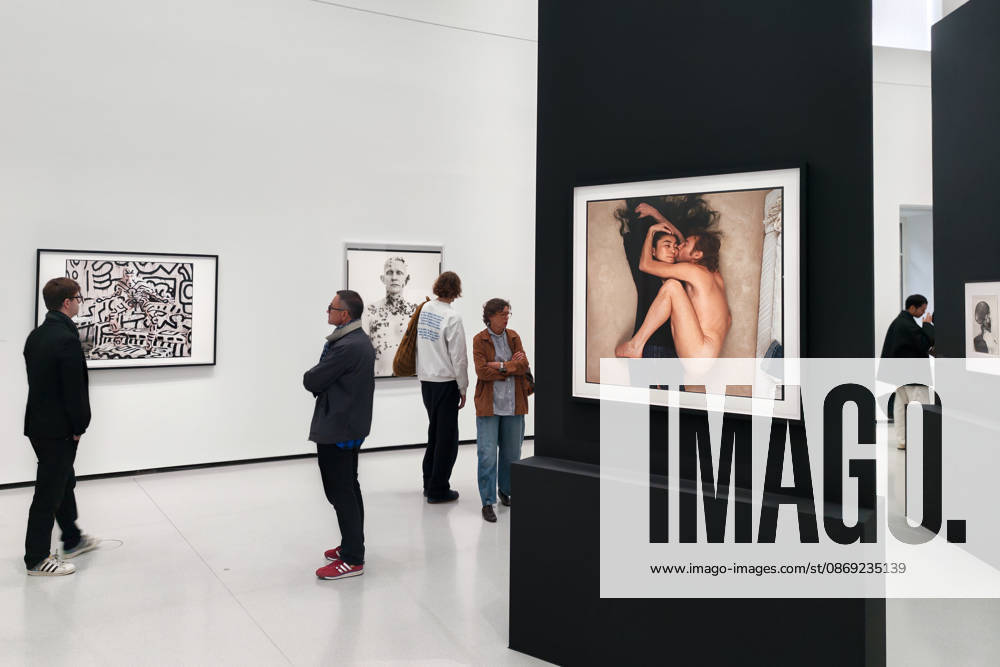 Remember Me Exhibition: The Pinault Collection Showcases Irving Penn in All His Glory, Alongside the Greatest Photographers. A total of 700 photographs by 70 artists are on display at the former Paris Stock Exchange, a dazzling display of 450 photographs by the American artist known for his portraits and still lifes, alongside great names such as Man Ray and Raymond Depardon. On view through January 10. 460399 2026 10 11 PARIS France (no personal information)