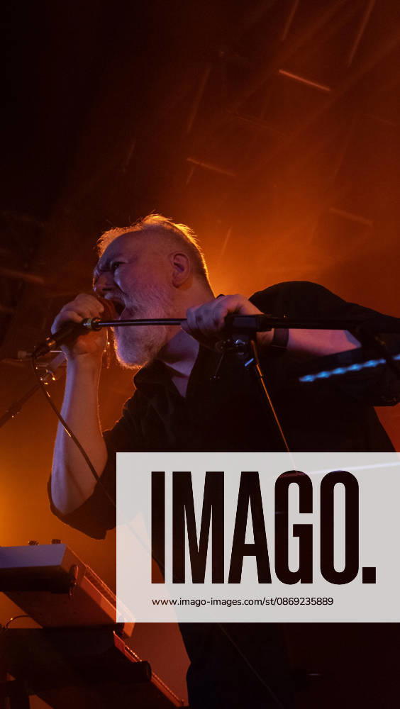 Arab Strap live at The Liquid Room in Edinburgh, Scotland, on 11 October 2026 Arab Strap perform live at The Liquid Room in Edinburgh, Scotland, on 11 October 2026. The celebrated Falkirk duo brought their distinctive blend of spoken-word storytelling and atmospheric indie rock to an enthusiastic sold-out crowd., Credit:Phillip Allwright Avalon