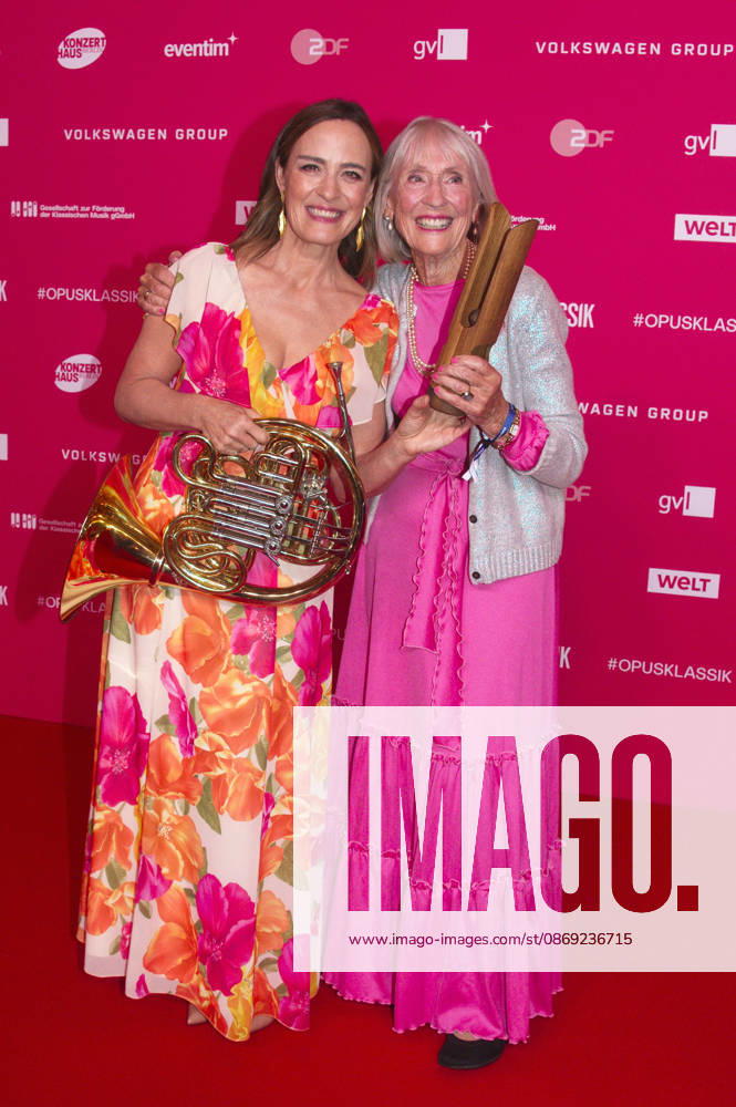 Sarah Willis with her mother at the 2026 Opus Klassik Awards ceremony at the Konzerthaus am Gendarmenmarkt in Berlin, October 11, 2026 Foto:xC.xBehringx xFuturexImagex opus_6140
