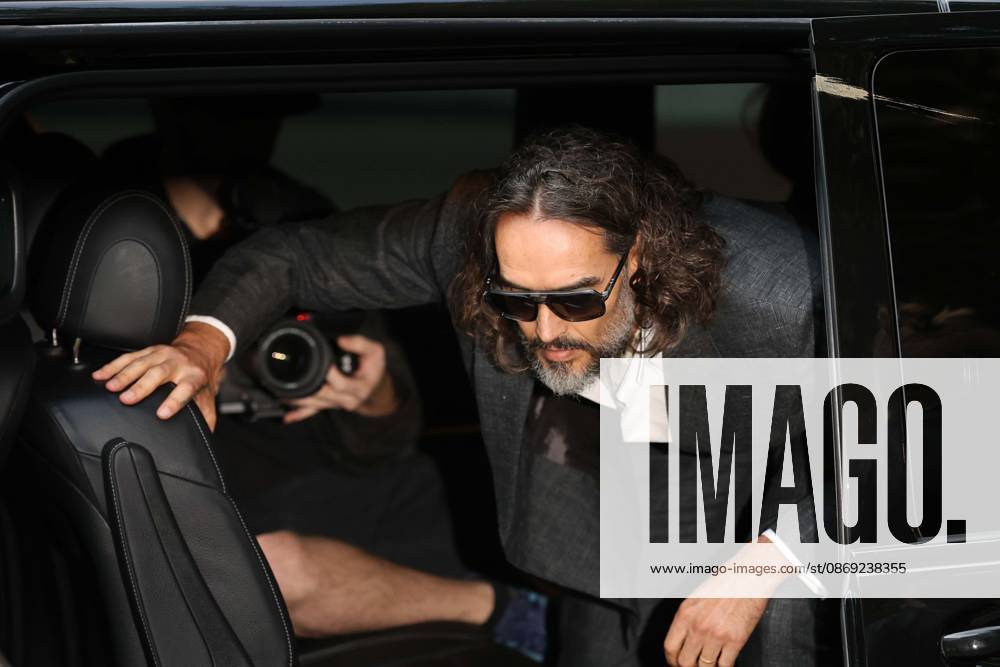 Russell Brand attends preliminary hearing on rape and sexual assault charges LONDON, UNITED KINGDOM - OCTOBER 12: Russell Brand, accompanied by his wife Laura Brand (not seen), arrives at Southwark Crown Court in London, United Kingdom, for a preliminary hearing over rape and sexual assault charges against him, on October 12, 2026. Zeynep Demir Anadolu London United Kingdom. Editorial use only. Please get in touch for any other usage.