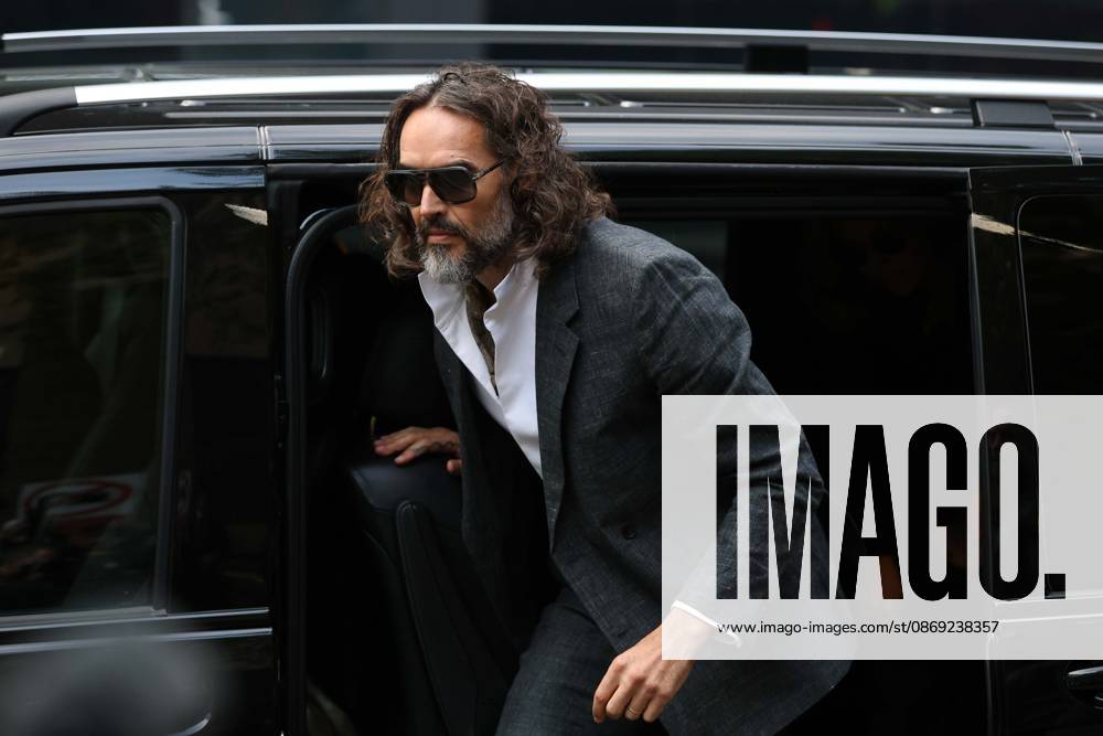 Russell Brand attends preliminary hearing on rape and sexual assault charges LONDON, UNITED KINGDOM - OCTOBER 12: Russell Brand, accompanied by his wife Laura Brand (not seen), arrives at Southwark Crown Court in London, United Kingdom, for a preliminary hearing over rape and sexual assault charges against him, on October 12, 2026. Zeynep Demir Anadolu London United Kingdom. Editorial use only. Please get in touch for any other usage.