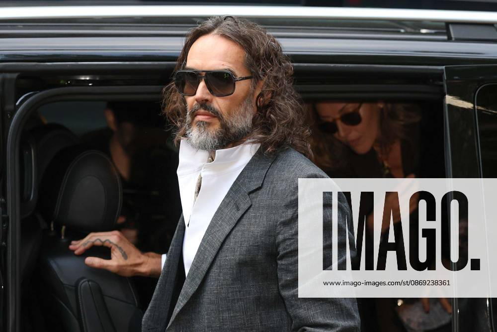 Russell Brand attends preliminary hearing on rape and sexual assault charges LONDON, UNITED KINGDOM - OCTOBER 12: Russell Brand, accompanied by his wife Laura Brand (not seen), arrives at Southwark Crown Court in London, United Kingdom, for a preliminary hearing over rape and sexual assault charges against him, on October 12, 2026. Zeynep Demir Anadolu London United Kingdom. Editorial use only. Please get in touch for any other usage.