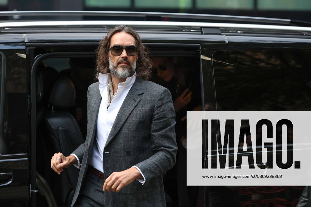 Russell Brand attends preliminary hearing on rape and sexual assault charges LONDON, UNITED KINGDOM - OCTOBER 12: Russell Brand, accompanied by his wife Laura Brand (not seen), arrives at Southwark Crown Court in London, United Kingdom, for a preliminary hearing over rape and sexual assault charges against him, on October 12, 2026. Zeynep Demir Anadolu London United Kingdom. Editorial use only. Please get in touch for any other usage.