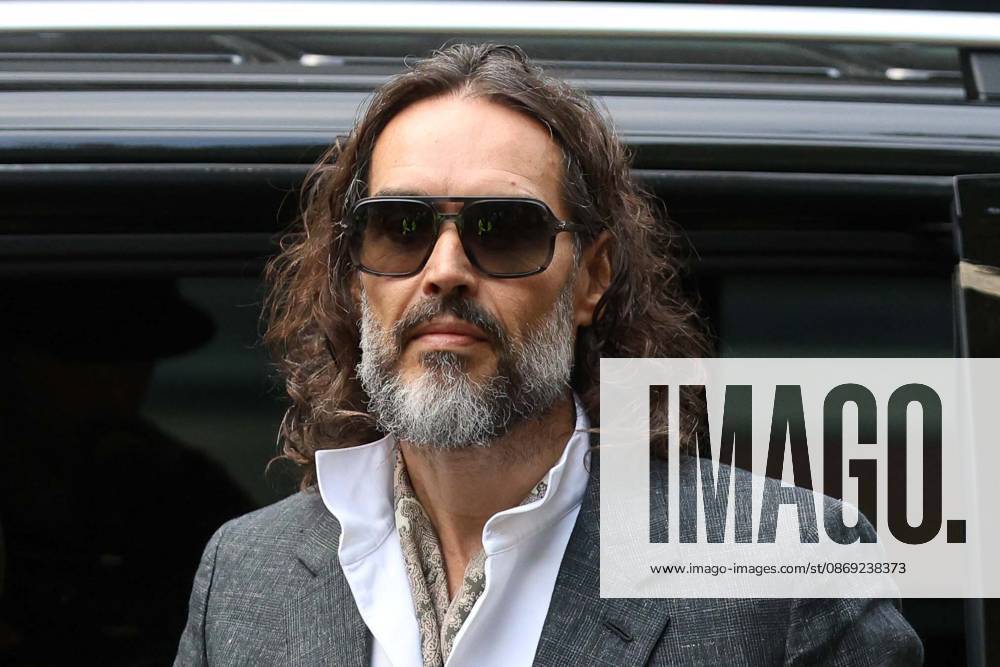 Russell Brand attends preliminary hearing on rape and sexual assault charges LONDON, UNITED KINGDOM - OCTOBER 12: Russell Brand, accompanied by his wife Laura Brand (not seen), arrives at Southwark Crown Court in London, United Kingdom, for a preliminary hearing over rape and sexual assault charges against him, on October 12, 2026. Zeynep Demir Anadolu London United Kingdom. Editorial use only. Please get in touch for any other usage.